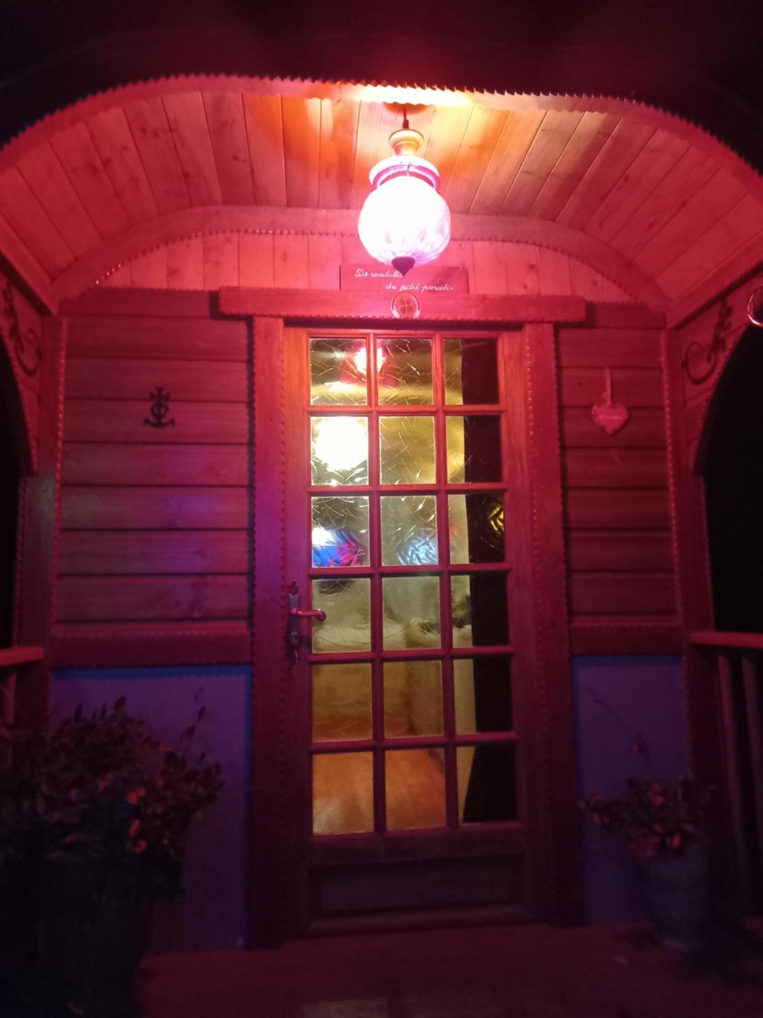 La Roulotte Du Petit Paradis Saint-Rémy-de-Provence Kültér fotó