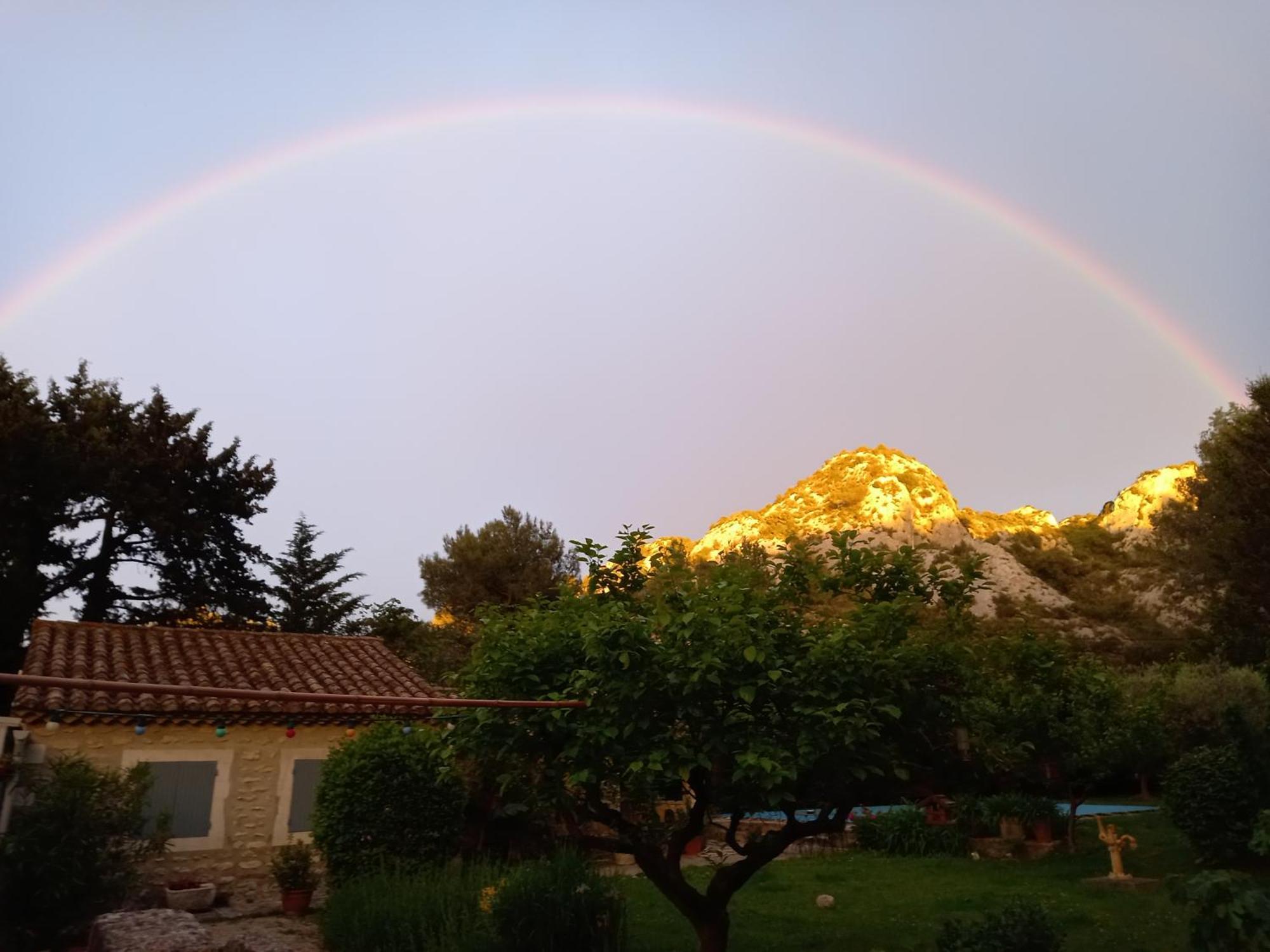La Roulotte Du Petit Paradis Saint-Rémy-de-Provence Kültér fotó