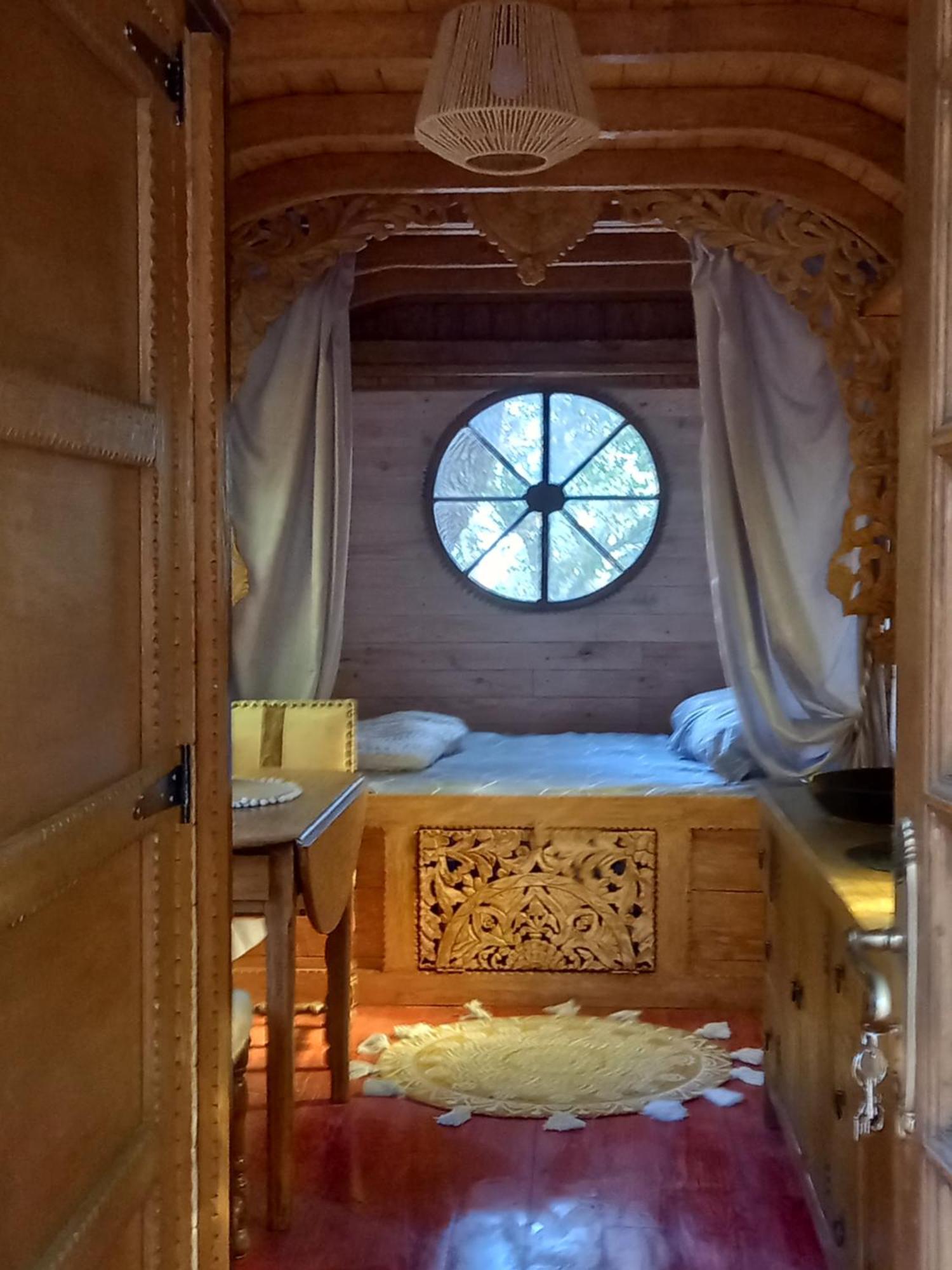 La Roulotte Du Petit Paradis Saint-Rémy-de-Provence Kültér fotó