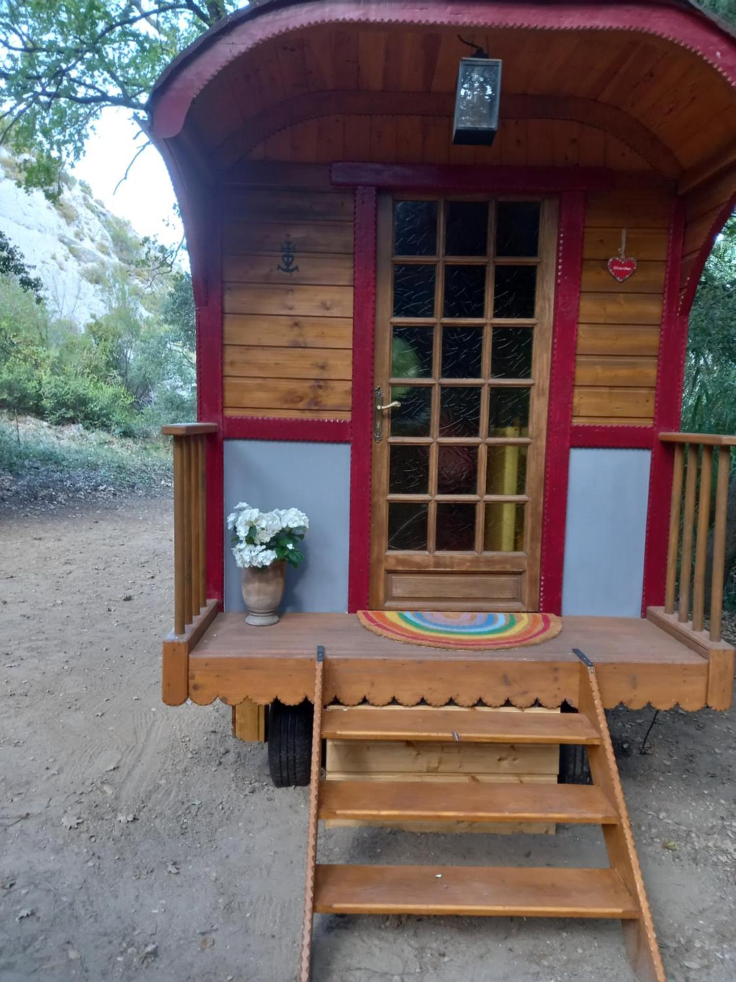 La Roulotte Du Petit Paradis Saint-Rémy-de-Provence Kültér fotó