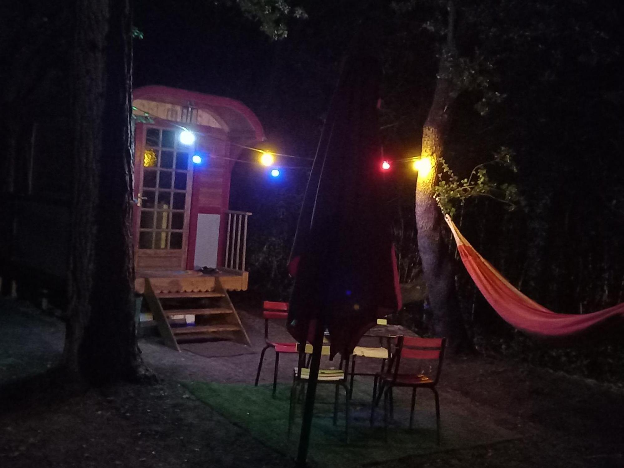 La Roulotte Du Petit Paradis Saint-Rémy-de-Provence Kültér fotó