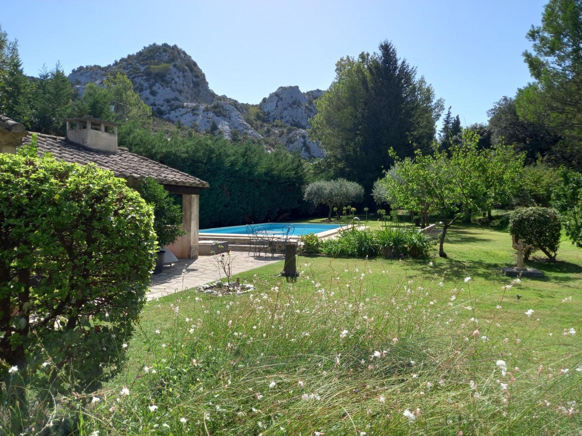 La Roulotte Du Petit Paradis Saint-Rémy-de-Provence Kültér fotó